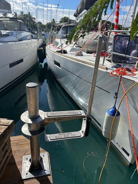 dock to boat step for boats and marinas and wharves
boat boarding step, for marinas
marine boarding aid for all boats
dockside boat step
Aluminium boat and marina or docks